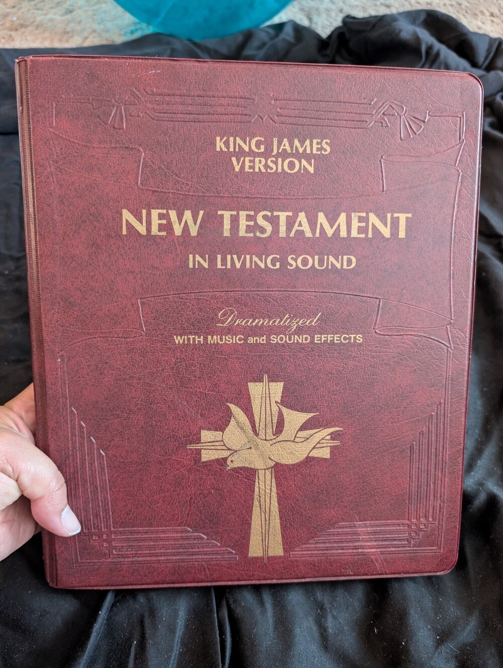 Vintage 1984 King James version New testament and living sound tape set!